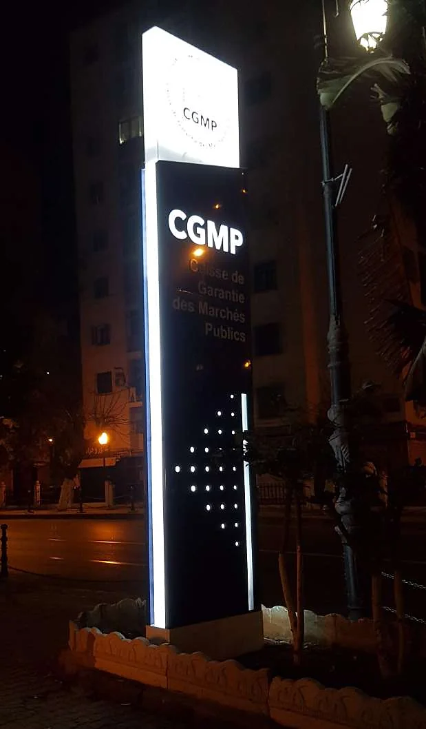 Totem lumineux CGMP de nuit