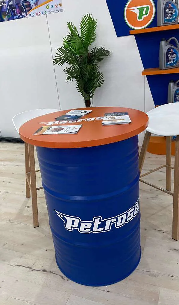 Mange-debout en forme de fût aux couleurs de Petroser